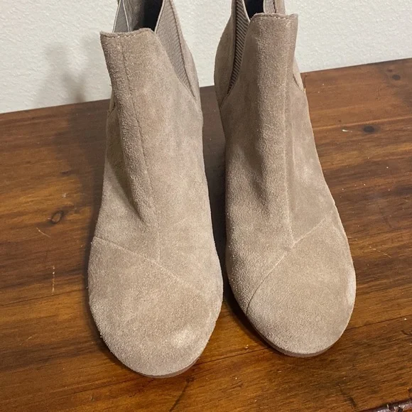 Tom Wedge Booties. Women Size 8. Excellent Condition - Picture 3 of 5